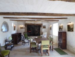 Maison bretonne typique rénovée avec jardin en pelouse de 2.000 m² environ