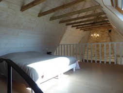 Maison bretonne typique rénovée avec jardin en pelouse de 2.000 m² environ